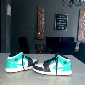 jordan 1 tropical twist, size 6.5 youth,color turquoise